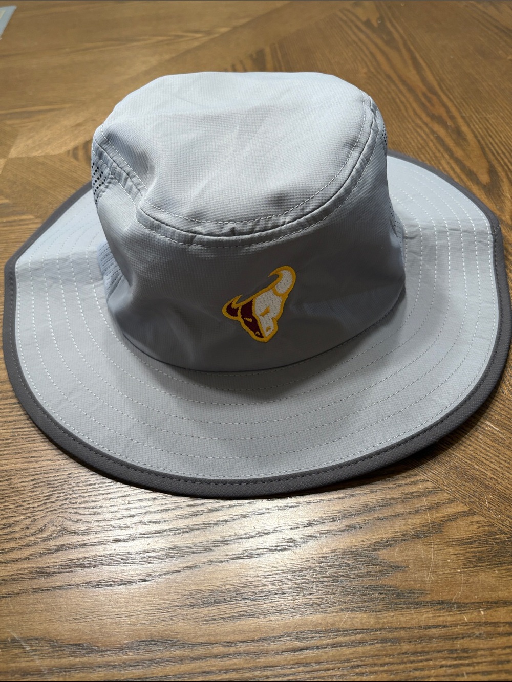 NEW Light Gray Men's Sun Bucket Hat with Embroidered Bull Accent   NEW